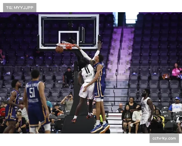 维克托·文班亚马在盖帽后，对着客场观众做出‘嘘’的手势”